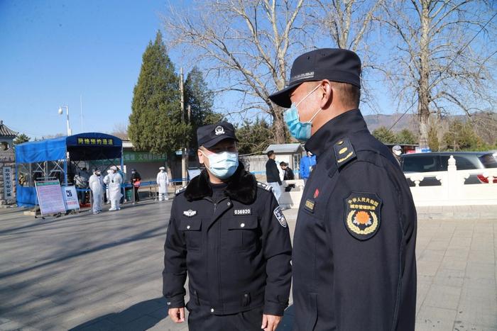 周末祭扫踏青多，警方在公墓及景区加强秩序维护