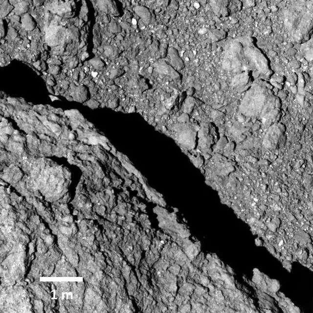 5000张图像覆盖77个撞击坑，日本科学家太空找“糖”有玄机