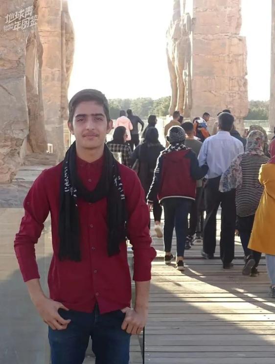 波斯新年遭遇疫情，养活全家的14岁伊朗少年失去了工作