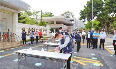 “刷脸”测温 错峰离校…香洲区举办开学演练