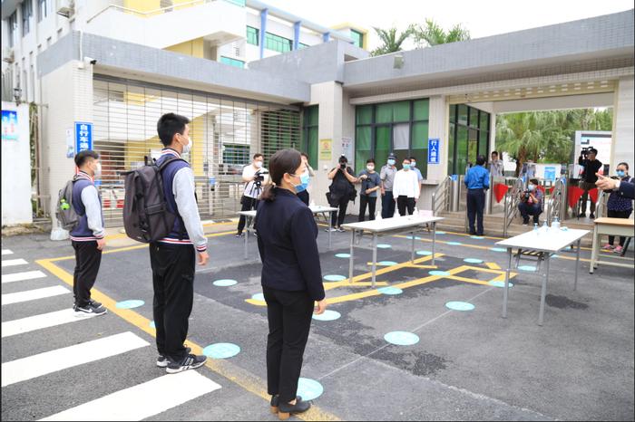 “刷脸”测温 错峰离校…香洲区举办开学演练