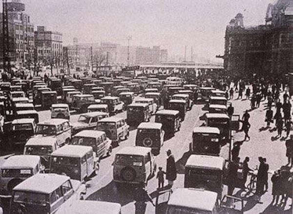 停在汉城市厅门口的“始发”出租车（图片来自网络）