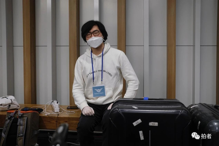 △&nbsp;当地时间3月23日，韩国首尔仁川国际机场，检疫过程中偶遇的一名英国剑桥大学数学系本科生。