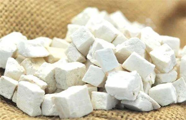 茯苓是什么它的作用有哪些 茯苓禁忌的食物有哪些