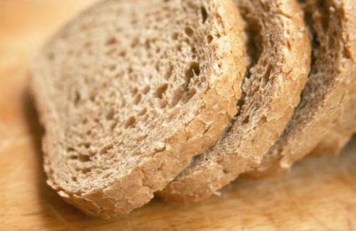 早上吃全麦面包，可以减肥补充营养？你可能吃的是假“全麦”食物