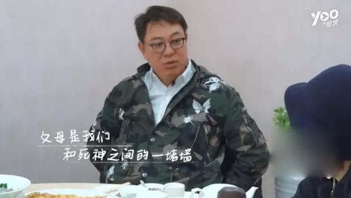 武汉殡仪馆排起百米长队，上亿人泪奔：人到中年，最怕父母变成一张照片