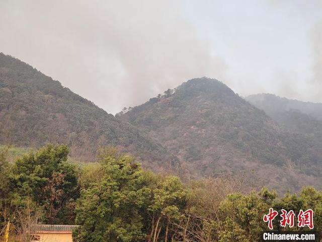 四川西昌森林火灾西线林火被扑灭 马道场口液化气站暂解险情