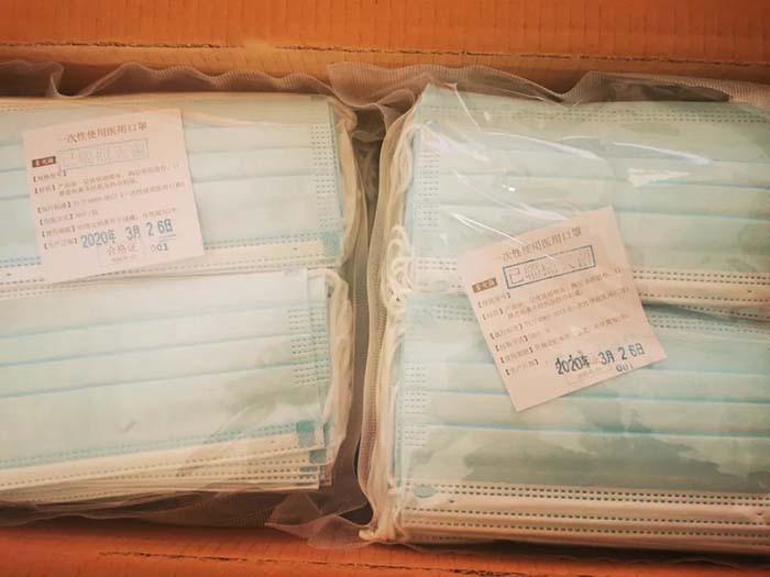 丽江仁心医药向市教体局捐赠1万个口罩