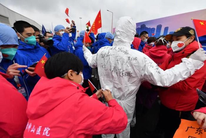 【泪目】撤离雷神山，这段塔台对话太感人……