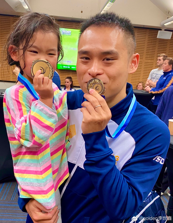  李世鑫和女儿。