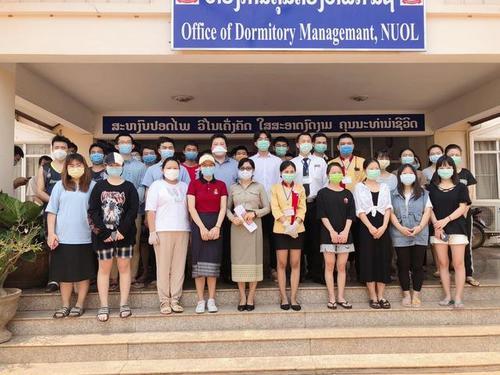 共抗疫情 老挝中华总商会为中国留学生送餐活动启动