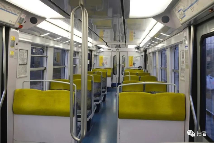 ▲当地时间3月22日，法国巴黎，上车之后，我所在的车厢中，总共只有两位乘客。