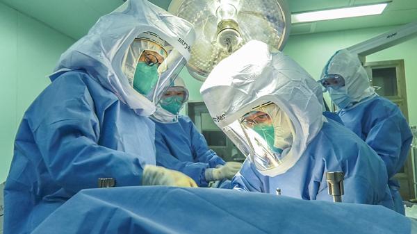 中国发布丨武汉重启病人迎来重生 同济医院完成全面开诊后首例肝移植手术