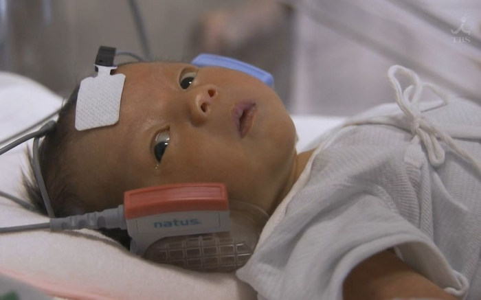 《产科医鸿鸟》剧照。图片来自网络