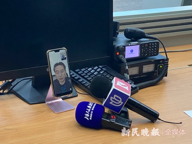 图说：中航油相关负责人接受媒体远程采访