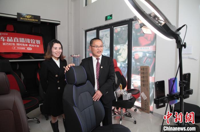     电商直播带货　奚晋阳　摄