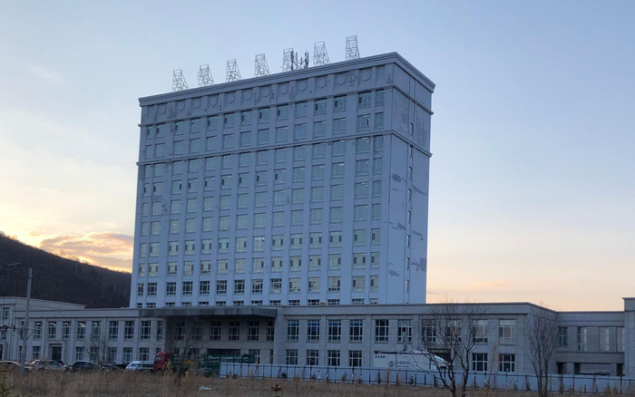 绥芬河市方舱医院大楼。