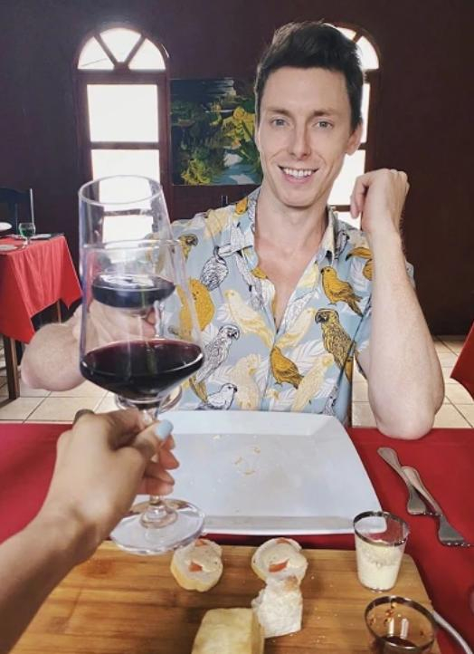 陈赫豪宅曝光一面墙的收藏球鞋手办潮玩价值惊人隐藏富豪啊