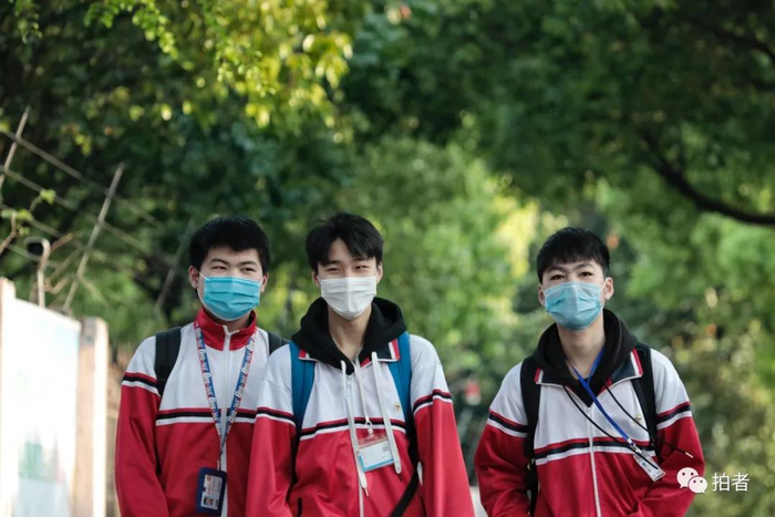 △ 4月13日，浙江省嘉兴市秀州中学初中部9年级学生返校。