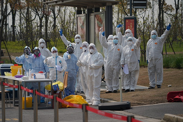 采样现场。本文图均为 浦东新区融媒体中心 供图