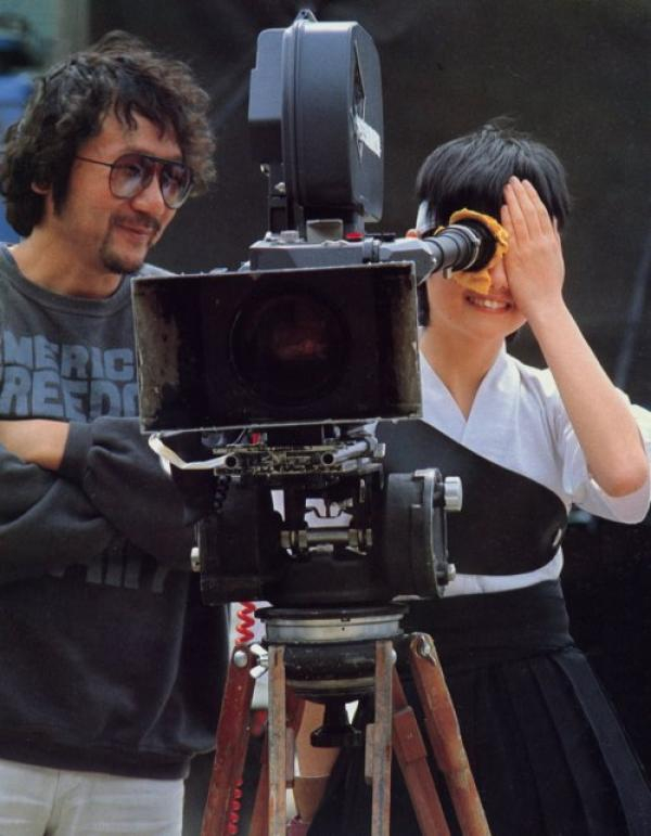 大林宣彦（左）在《穿越时空的少女》拍摄中