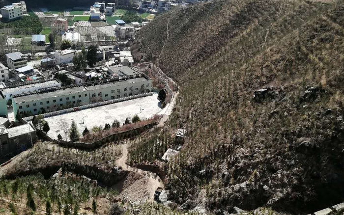 尚美平所在的老爷庙村位于山坳之间。受访者供图