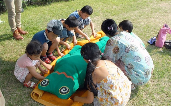 活动中的担架救援体验项目