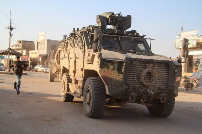  ▲资料图片：3月7日，在叙利亚伊德利卜省北部，土耳其军方车辆行驶在道路上。新华社/法新