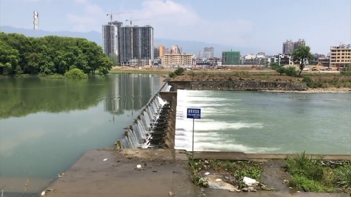 涉事水闸。 图片来源：新京报我们视频