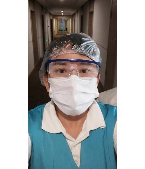  我妈在酒店打扫卫生时的自拍照片