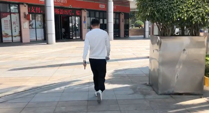 ▲打拐志愿者上官正义，长期潜伏在网络贩婴圈。