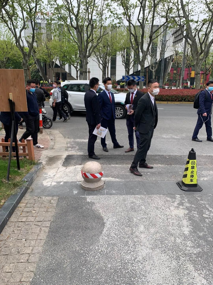 认筹第二天的碧云尊邸项目现场  图片来源：每经记者 吴若凡 摄