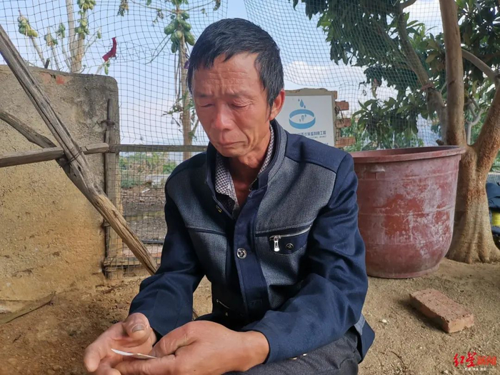 何元能谈起修路，数次哽咽