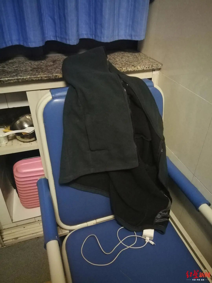 小伙留在医院的衣服