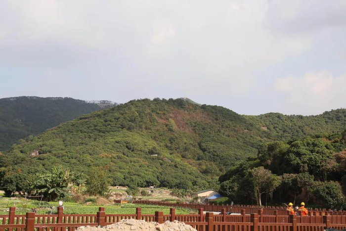 ▲深圳市宝安区石岩街道应人石老村角度拍摄的羊台山西侧。肖更浩供图