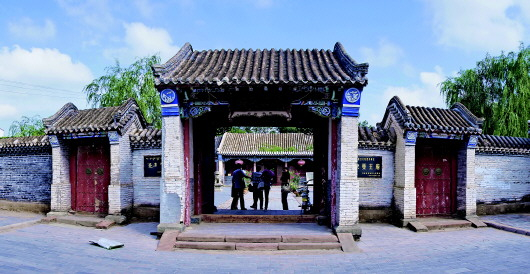 内蒙古通辽市奈曼旗的奈曼王府。 新华社资料片