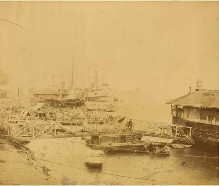 图为1874年的汉口码头