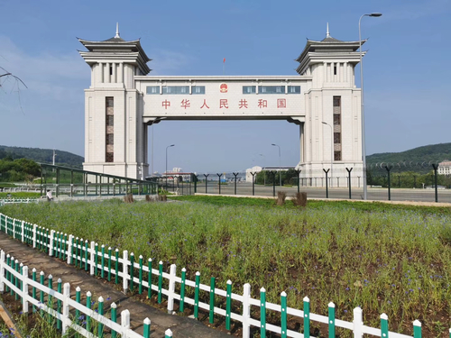 这是正在使用的绥芬河第三代国门（2019年9月摄）。新华社记者 马晓成 摄