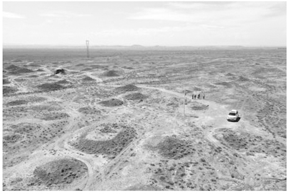 许三湾古城南侧墓葬群