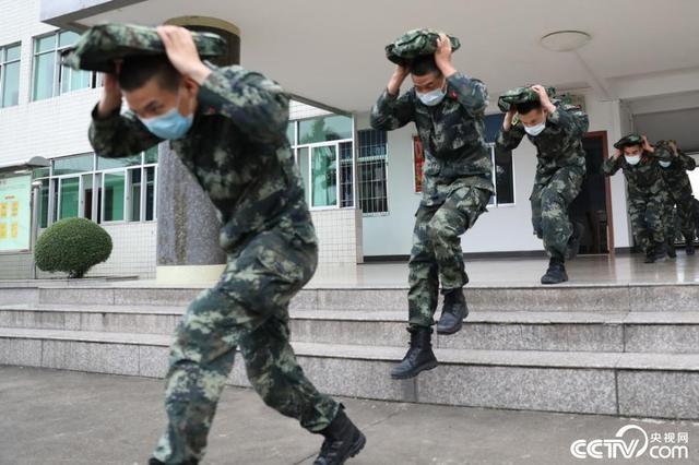 武警广西总队钦州支队开展安全教育云课堂助力安全教育日