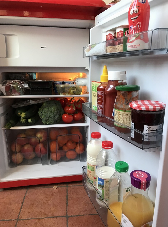 作者在巴黎封城前储备的日用品。