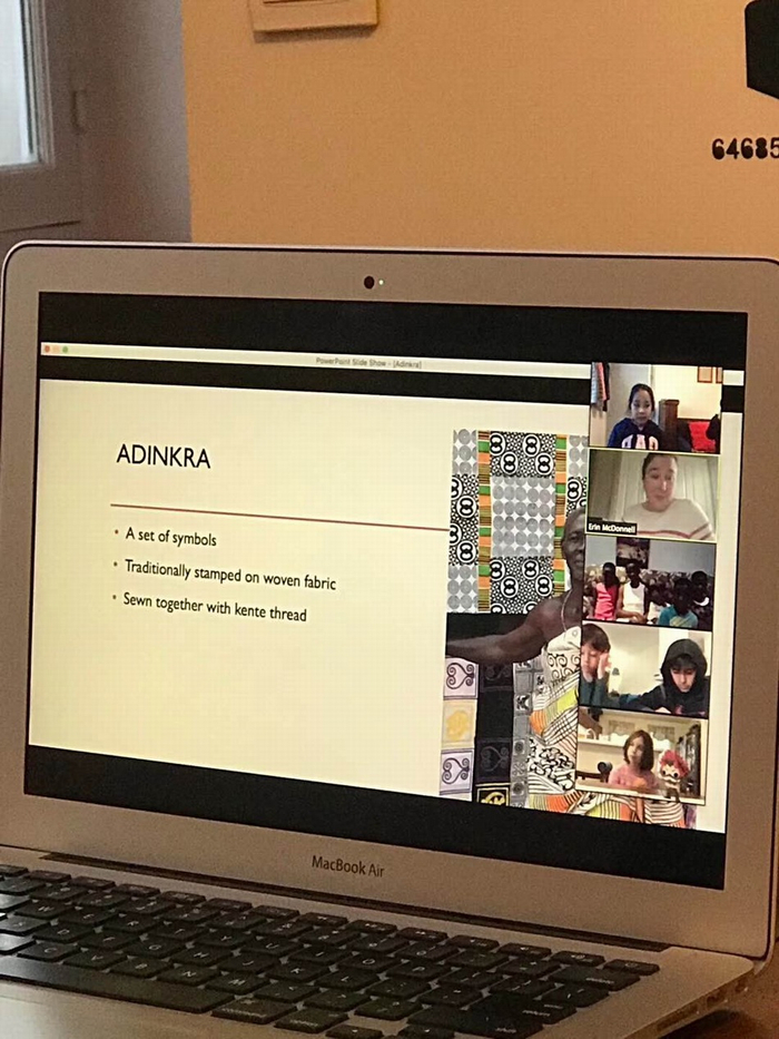  作者女儿在家上网课。