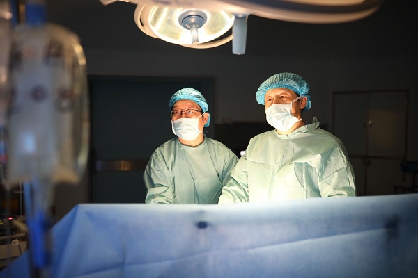 图说：手术中  院方供图
