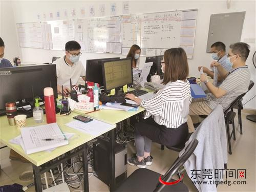 ■曾诗盈和志愿者同伴们充分施展专业技能，助力抗击疫情 受访者供图