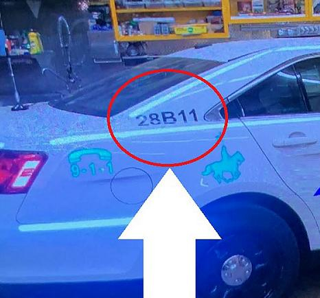 警方发布的凶手最初驾驶的假警车，红圈中为识别其的编码。