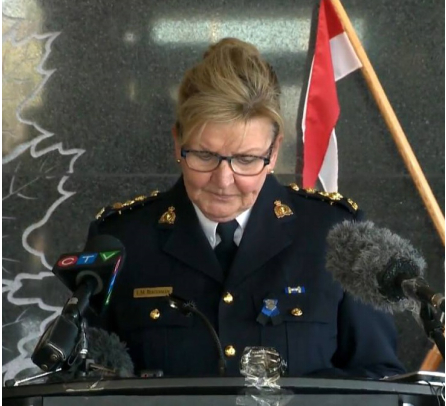 警察专员布兰达·路奇。