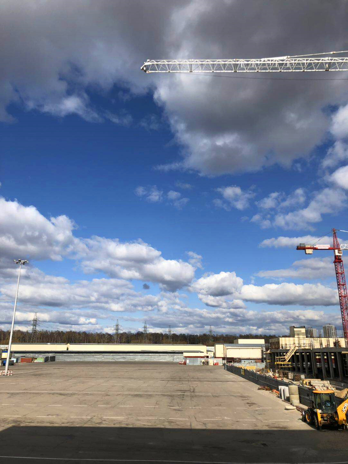 柳布利诺市场关闭后，停车场空无一人。 受访者供图