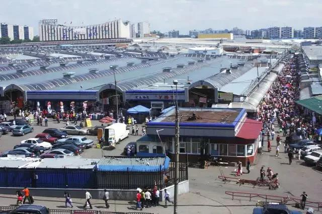 2009年，繁忙的切尔基佐沃市场。 图来自网络