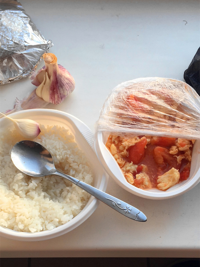 友谊宾馆隔离人员的伙食。 受访者供图