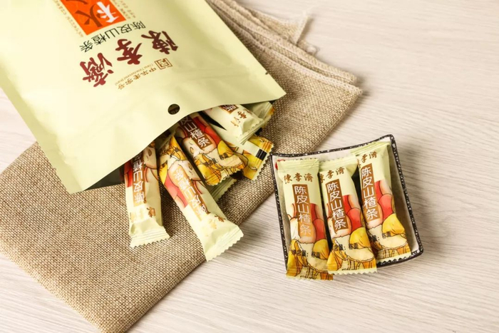 每一大袋里的陈皮山楂条，都做成了小袋包装，吃着方便，也易于存储、携带。